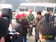 山東省委常委、副省長王軍民到集團公司援建北川人民醫(yī)院工程視察指導工作